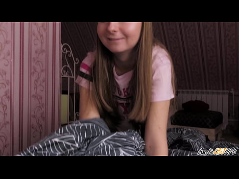 ❤️ Blondie uning BFF ning chuqur so'radi va uning og'ziga Jum oladi Super pornoda bizda ☑