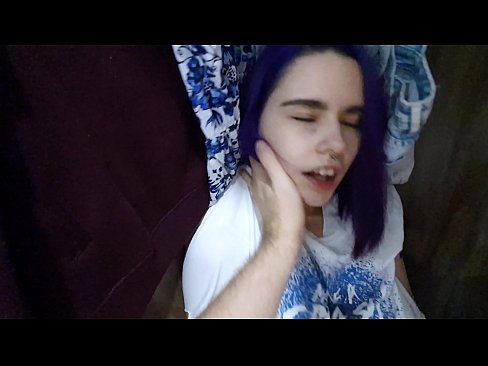 ❤️ Shkafda mening singlimni topib, unga yordam berdi Super pornoda bizda ☑